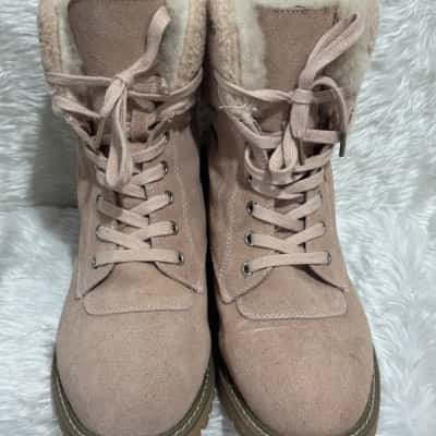  Womens  Size 40 Pink Ugg boots 