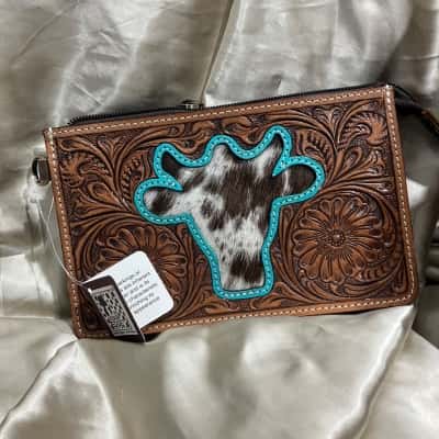 The Design Edge Bullhead Womens Leather Wristlet Brown 
