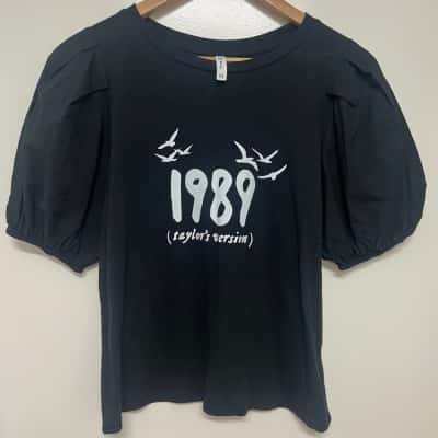  Women's Size M T-shirts - Taylor Swift 