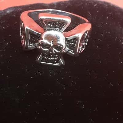 Men's silver tone Signet ringing featuring an iron cross with skull