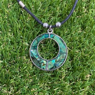  Womens Green Polished Shell Necklace on Leather Cord