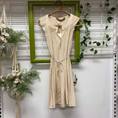 Witchery Womens 100% Silk Short Sleeve Brand New With Tags Dress  Size 6 Cream 