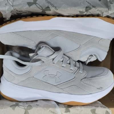 Under Armour Womens  Size 10 Sneakers Grey / White 