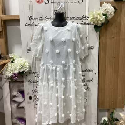 G VITA GRACE BRAND! A STUNNING BABYDOLL DRESS WITH POM-POM ACCENTS. PUFF SHORT SLEEVED MIDI DRESS! Womens  Size 14 Babydoll Dress / Short Sleeve Dress  White 