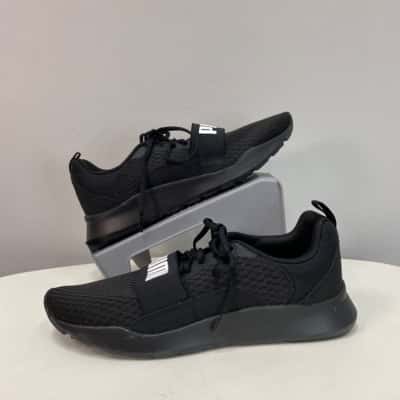 Puma Mens  Size 8 Sneakers / Trainers Black  / White 