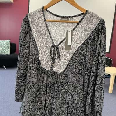Sussan Womens  Size 12 Long Sleeve Top Black  / Pattern / White 
