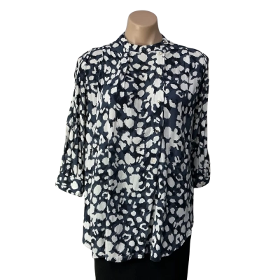 Country Road Womens Size XXS White /Navy Blue / Steel Blue Patterned Button Neck 3/4 Sleeve Top 