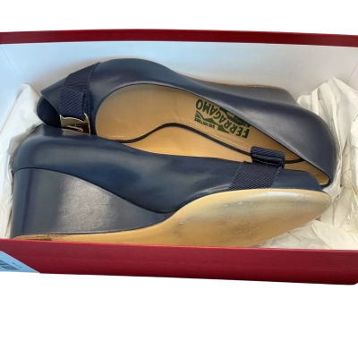 Salvatore Ferragamo women’s shoes Oxford blue calf