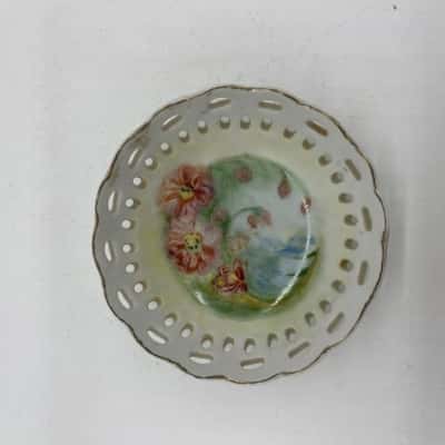 Handpainted round dish [S#7]