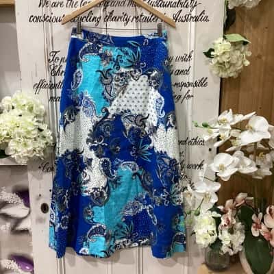 COUNTRY ROAD BRAND! Womens  Size 10 High Waist Skirt / Maxi Skirt Black  / Blue / Pattern / White! BEAUTIFUL PATTERNED MAXI SKIRT! MADE WITH 100% LINEN! GREAT FOR DRESSING UP OR DOWN! 