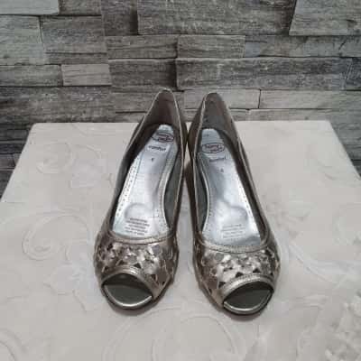 Homyped Womens  Size 6 Heels Silver 