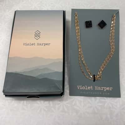  Women’s COSTUME gold necklace and earrings set