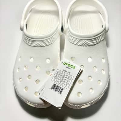  BNWT Classic White Unisex Crocs Size 9 (men’s) 11 (women’s) 