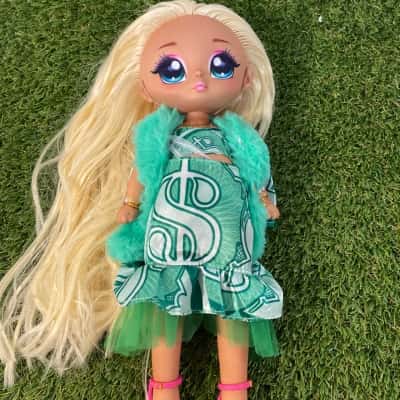 Na! Na! Na! Surprise teens fashion doll