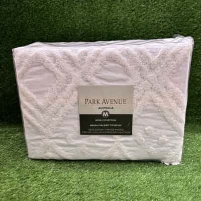 Park Avenue Medallion White Queen Quilt Cover Set (New)