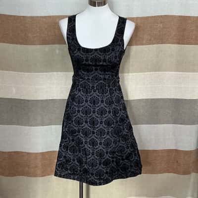 Review Womens  Size 8 Casual Dress Black  / Pattern 