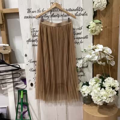 FATE + BECKER BRAND! Womens  Size 10 Midi Skirt Brown! BNWT! BEAUTIFUL MESH SKIRT! LATTE BROWN IN COLOUR! GREAT FOR ADDING A LITTLE FLARE TO ANY WARDROBE!