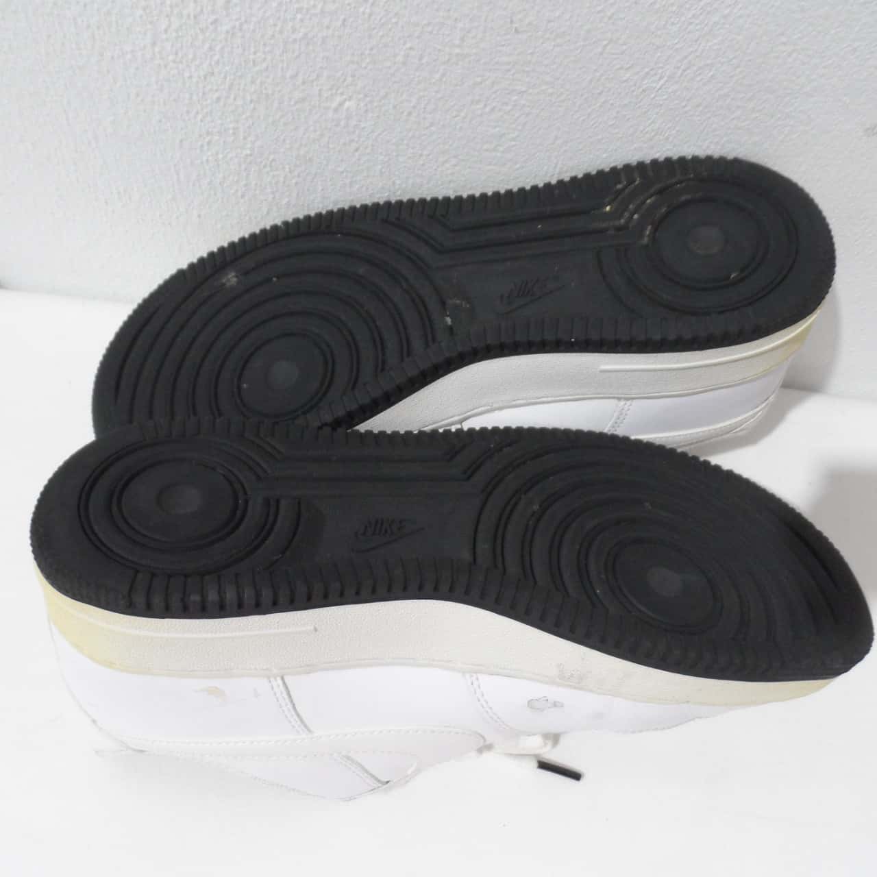 Nike Air Size 9 White Unisex/Mens/Womens Joggers(s)