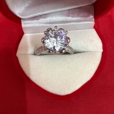  Women's 925 Silver Ring featuring a Prominent Round Cut Centre Stone 