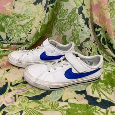 Boys Nike Shoes, Size 2Y