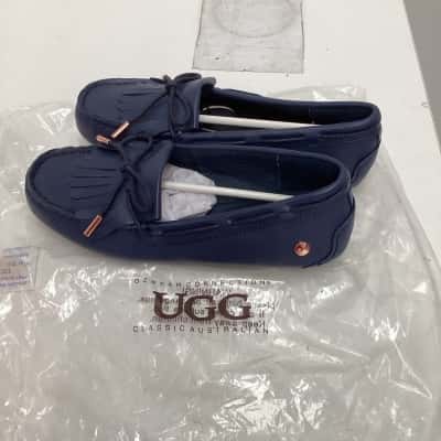 UGG Womens  Size 4 Navy Blue OZLANA Footwear