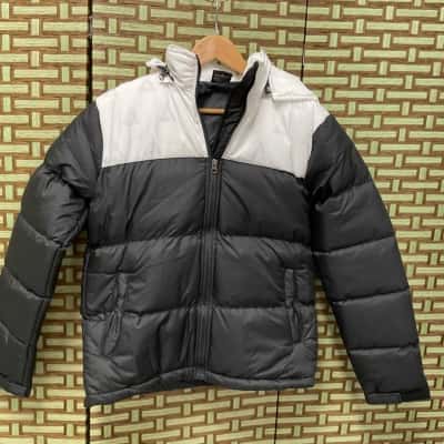  NEW Men’s ALPHA Hooded Puffer Jacket Medium Performance Outdoors Hiking 