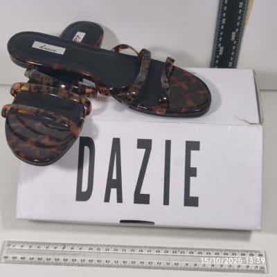 Dazie Womens Size 9 Sandals Tortoise Shell 