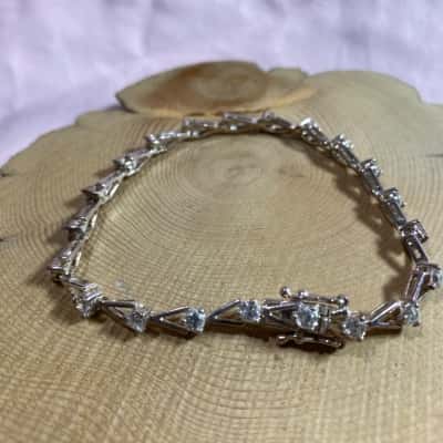 SILVER BRACELET WITH CLEAR STONES