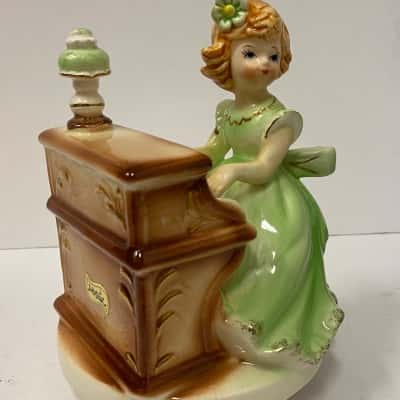 Girl at piano Music Box (green)