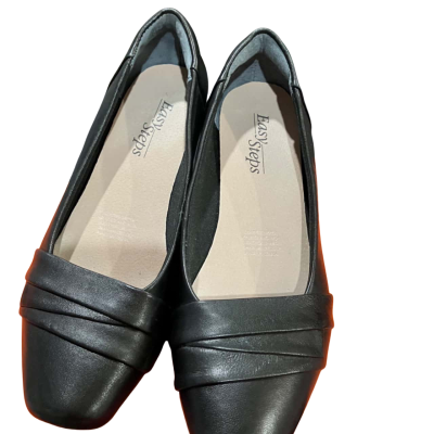 Easy Steps Womens  Size 8 Heels Black  