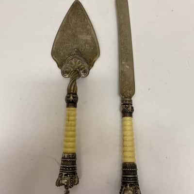 CROWN TIARA CAKE LIFTER & KNIFE SET