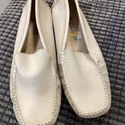 Just Bee women’s   Size 8 Loafers Beige 