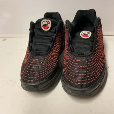 Nike air max Kids  Size 4Y Shoes Black  / Red see description