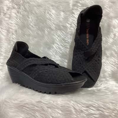  Womens  Size 39 Black  