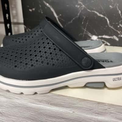 Skechers Foamies   Size 7 Black  