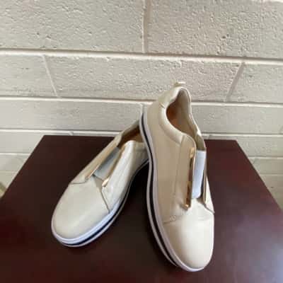  Alfie & Evie Leather  Size 37 Beige Loafers