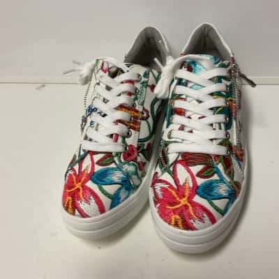 Victoria Hill Womens  Size 7 Multicoloured shoes