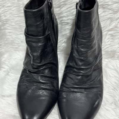  Diana Ferrari Womens  Size 7 Boots Black  