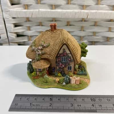 Lilliput Lane Toffee Apple figurine 