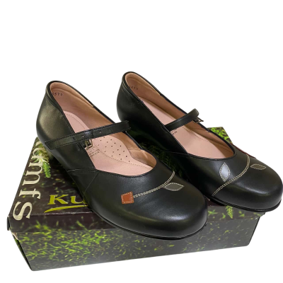 Kumfs Womens black cherry shoes Size 38.5