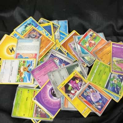 100 x Pokémon cards