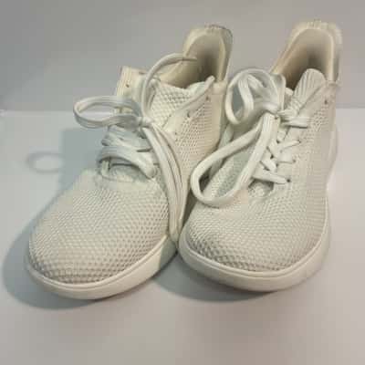 VIVAIA - Designer Uni-Sex Joggers - white mesh (sz41)