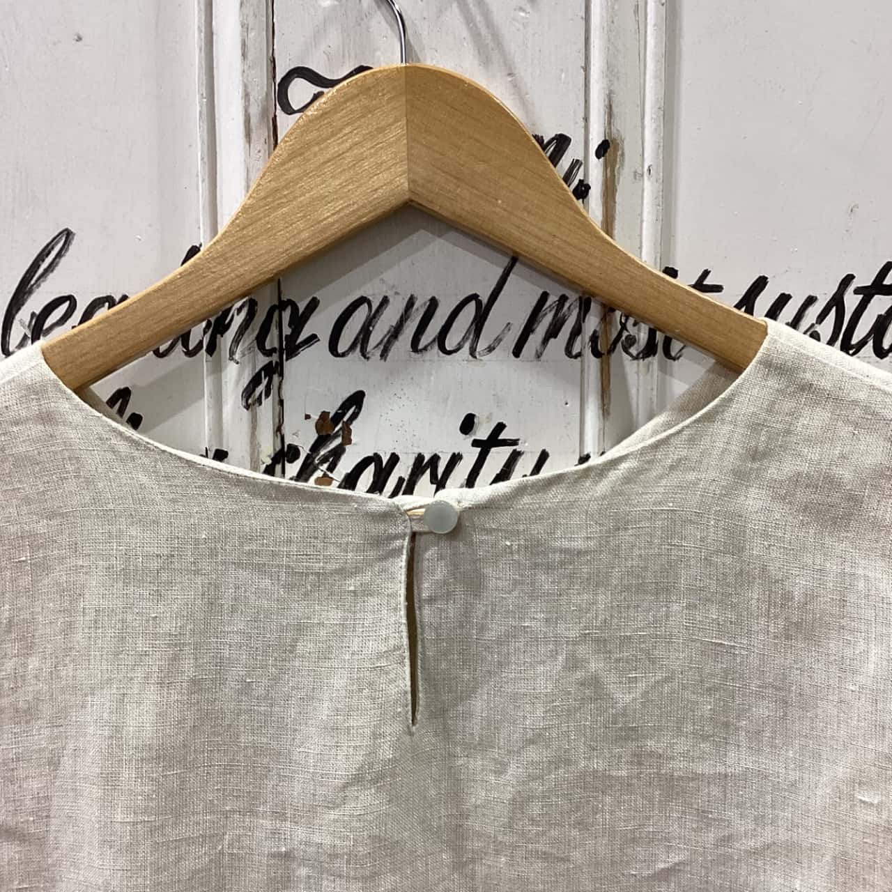 Sassind Melbourne Brand! NWOT! MELBOURNE BOUTIQUE LABEL! CONTEMPORARY  MODERN MIDI BALLOON DRESS! 100% SUPERIOR LINEN DRESS! Womens Size S Casual  Dress / Midi Dress / Short Sleeve Dress Beige (s)