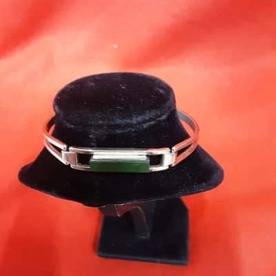 Elegant Avon Ireland "Treasured Jade" Gold Tone Bracelet with Green Nephrite Jade 