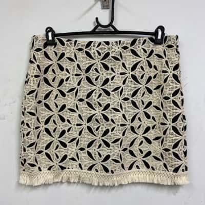 Decjuba Womens  Size 14 Mini Skirt Black  / Pattern / White 