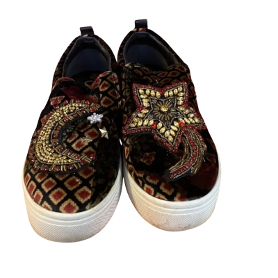  Womens  Size 9 Sneakers Black  / Red 
