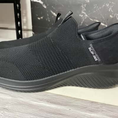 Skechers  Size 10 Black  slip ons new 