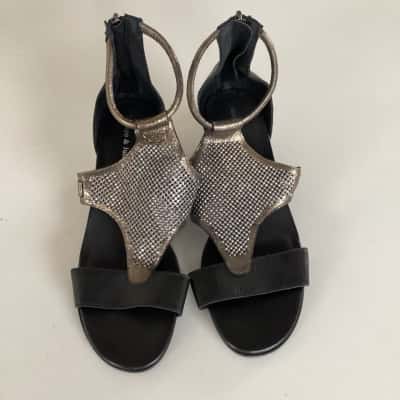 Django & Juliette  Womens  Size 37 Black  / Gold sandals
