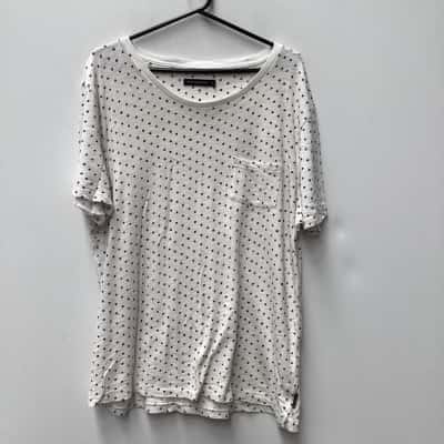 French Connection Womens  Size XL T-shirts Cream with black stars 