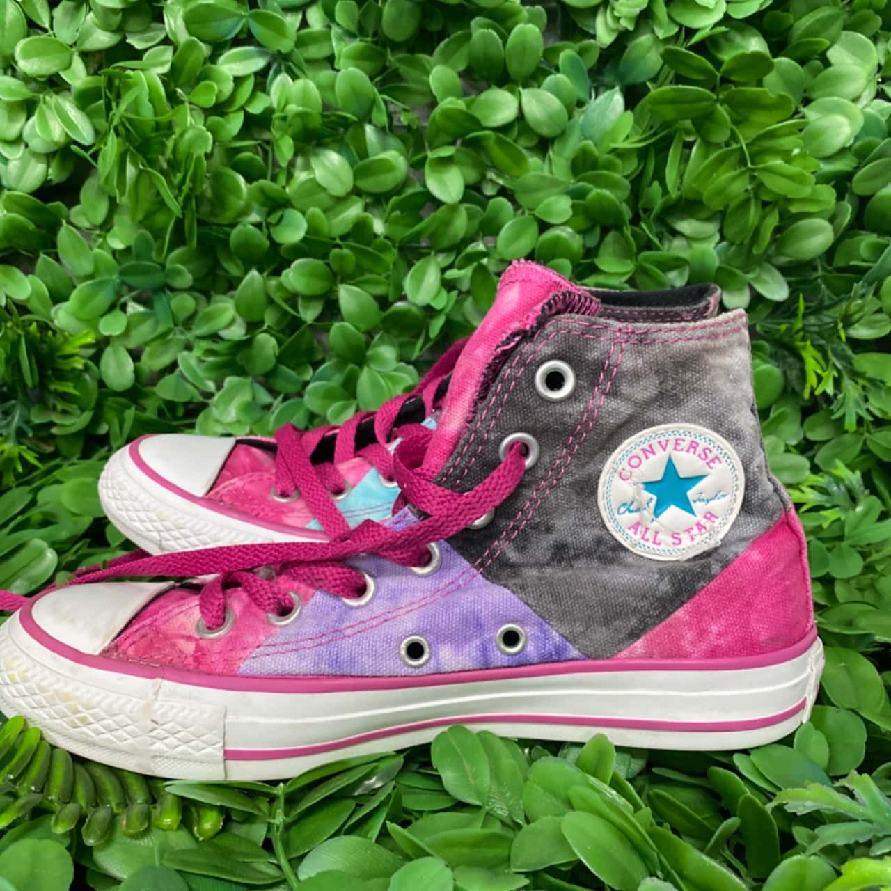 Converse Womens Size 6 Multicoloured high tops (s)